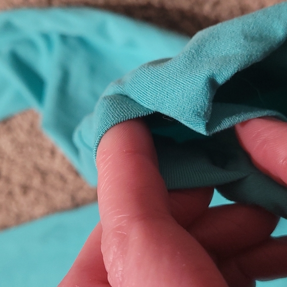 EUC FABLETICS ACTIVEWEAR TOP W/ POCKETS AND HOOD SZ SMALL - Picture 3 of 9